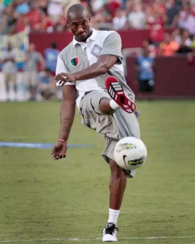 徐杰表现抢眼，三分球助力广东队领先（徐杰手感火热，三分助广东队占先）